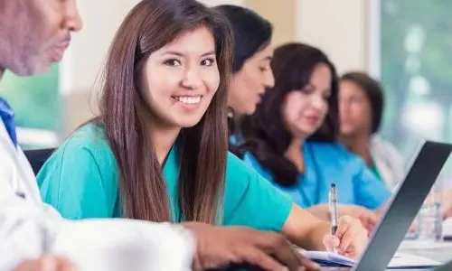 Practical Nurse at Laptop in School Taking On-校园 护理 Classes